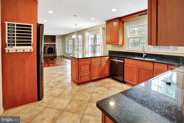 13058 FARTHINGALE DR, Herndon, VA 20171