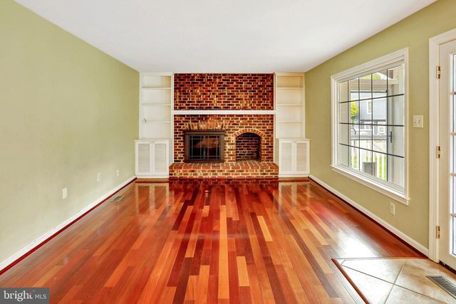 13058 FARTHINGALE DR, Herndon, VA 20171