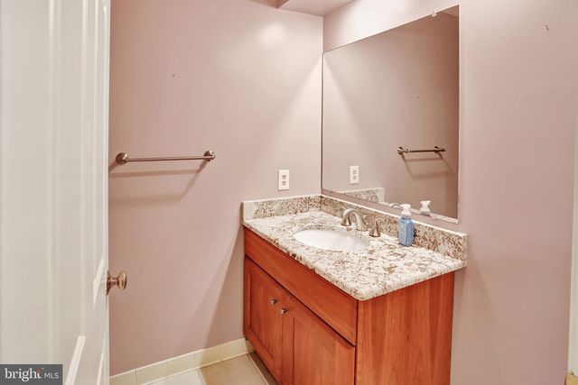 13058 FARTHINGALE DR, Herndon, VA 20171
