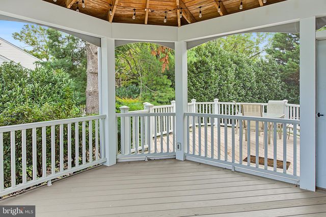 13058 FARTHINGALE DR, Herndon, VA 20171