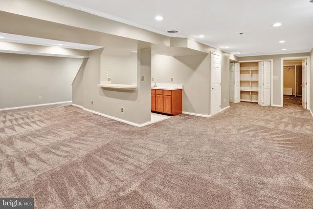 13058 FARTHINGALE DR, Herndon, VA 20171