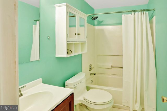 13058 FARTHINGALE DR, Herndon, VA 20171
