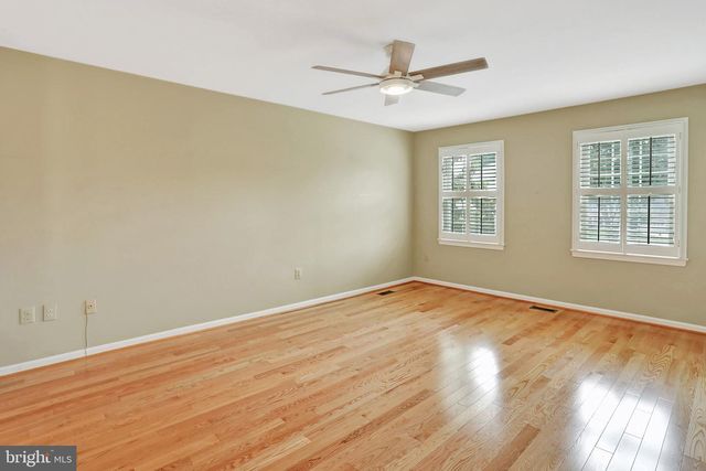 13058 FARTHINGALE DR, Herndon, VA 20171
