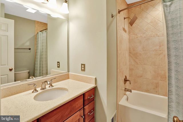 13058 FARTHINGALE DR, Herndon, VA 20171