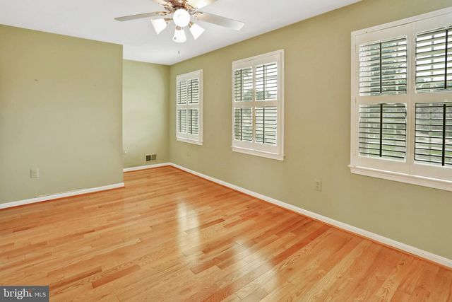 13058 FARTHINGALE DR, Herndon, VA 20171
