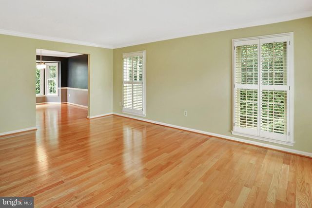 13058 FARTHINGALE DR, Herndon, VA 20171