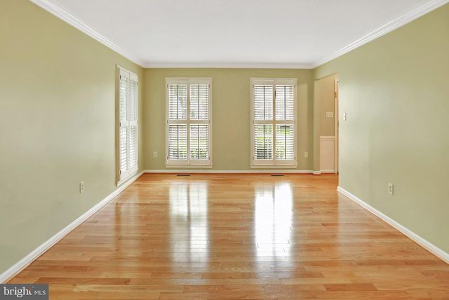 13058 FARTHINGALE DR, Herndon, VA 20171