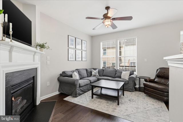 46164 CHESTER TER, Sterling, VA 20165