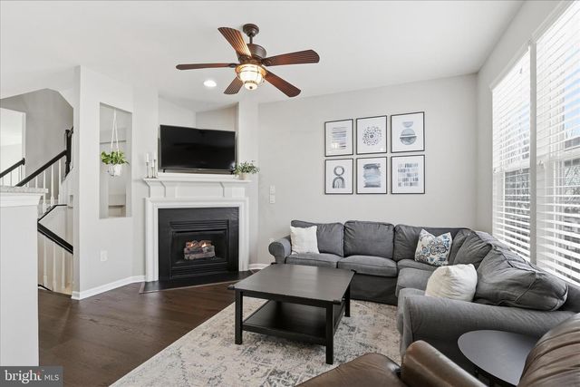 46164 CHESTER TER, Sterling, VA 20165