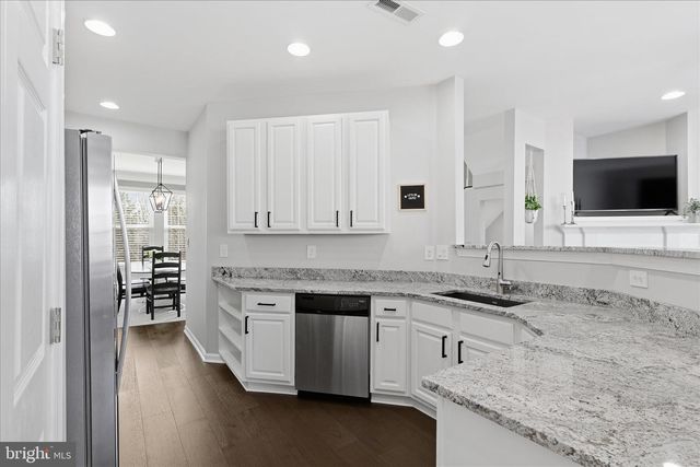 46164 CHESTER TER, Sterling, VA 20165