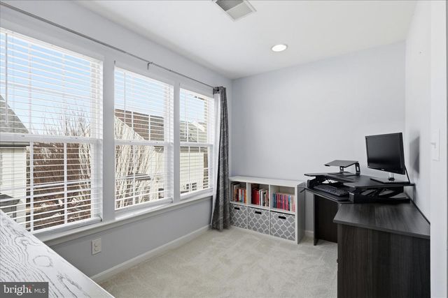 46164 CHESTER TER, Sterling, VA 20165