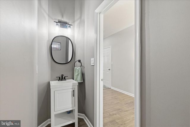 46164 CHESTER TER, Sterling, VA 20165