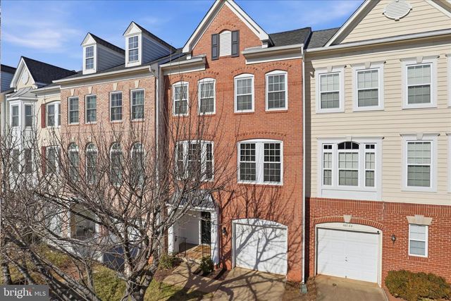 46164 CHESTER TER, Sterling, VA 20165