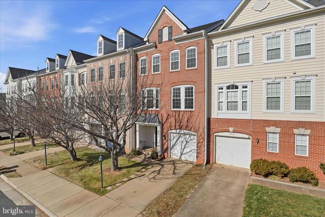 46164 CHESTER TER, Sterling, VA 20165