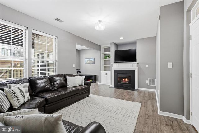 46164 CHESTER TER, Sterling, VA 20165