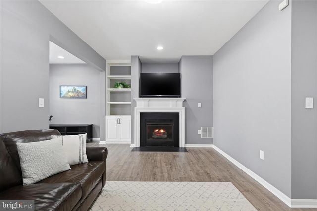 46164 CHESTER TER, Sterling, VA 20165