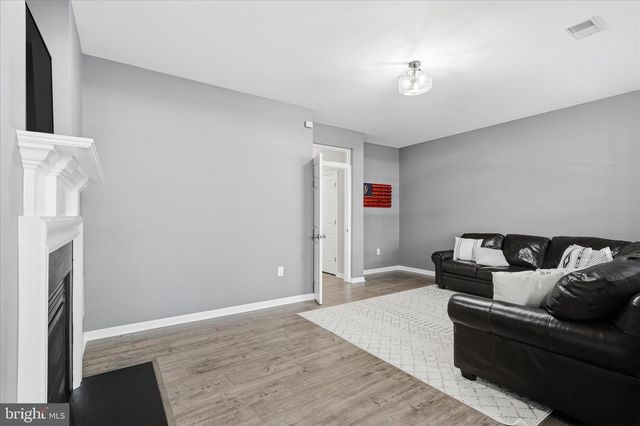 46164 CHESTER TER, Sterling, VA 20165