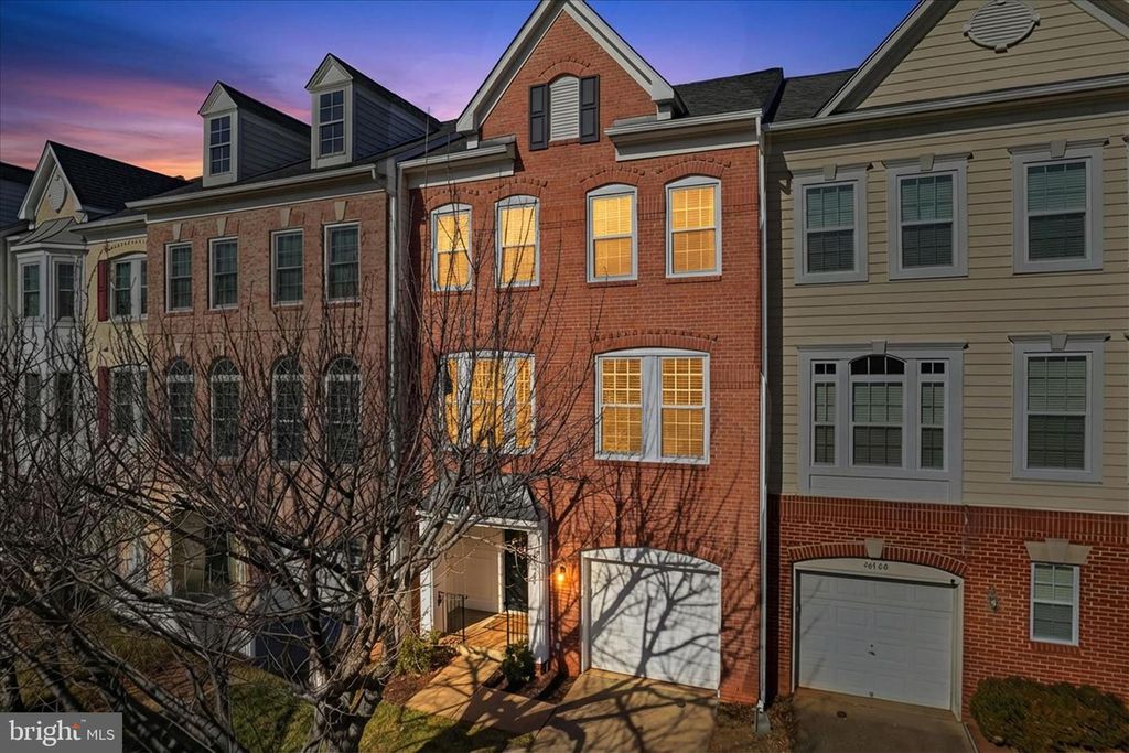 46164 CHESTER TER, Sterling, VA 20165