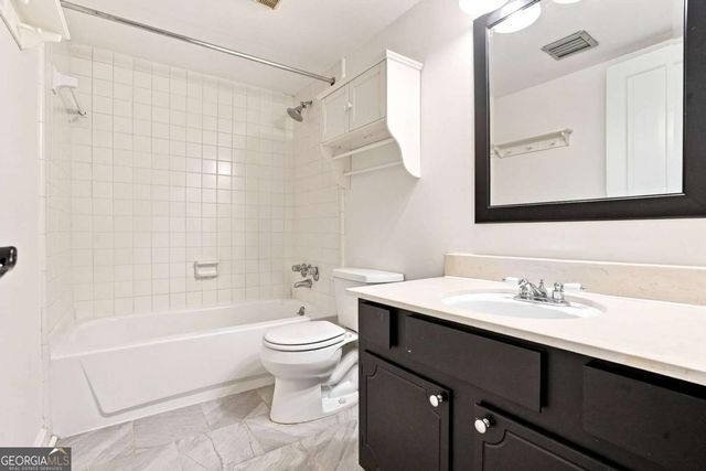 139 Woodmere Square NW, Atlanta, GA 30327