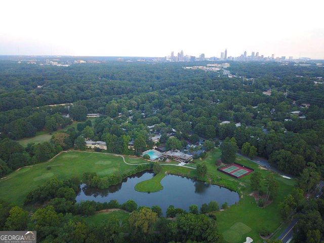 139 Woodmere Square NW, Atlanta, GA 30327