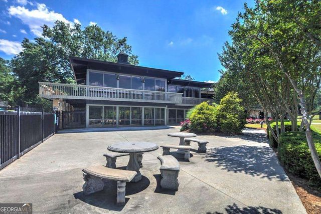 139 Woodmere Square NW, Atlanta, GA 30327
