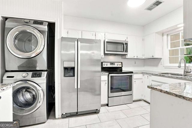 139 Woodmere Square NW, Atlanta, GA 30327