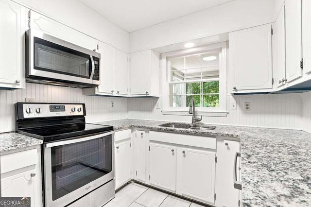 139 Woodmere Square NW, Atlanta, GA 30327