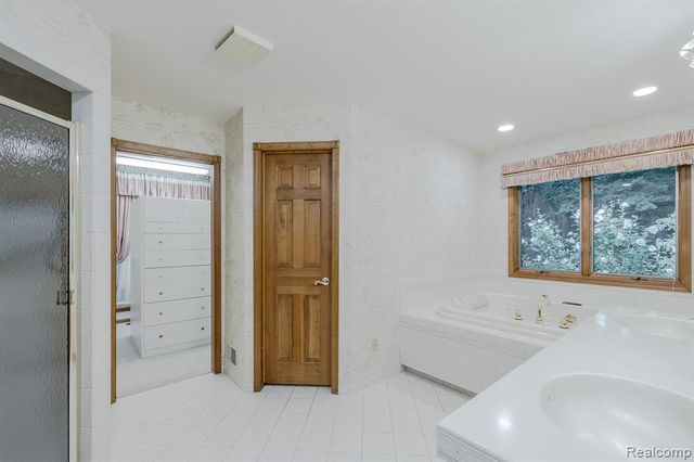 805 Maple Road, Ortonville, MI 48462