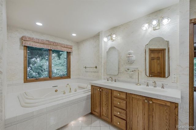 805 Maple Road, Ortonville, MI 48462