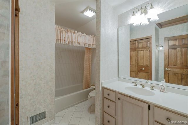 805 Maple Road, Ortonville, MI 48462