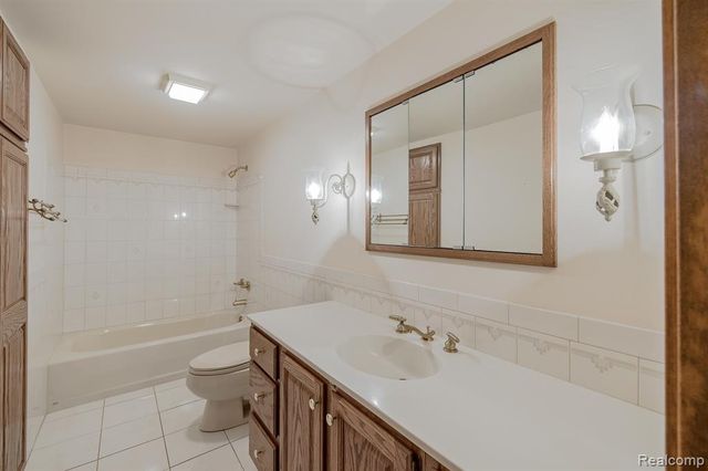805 Maple Road, Ortonville, MI 48462