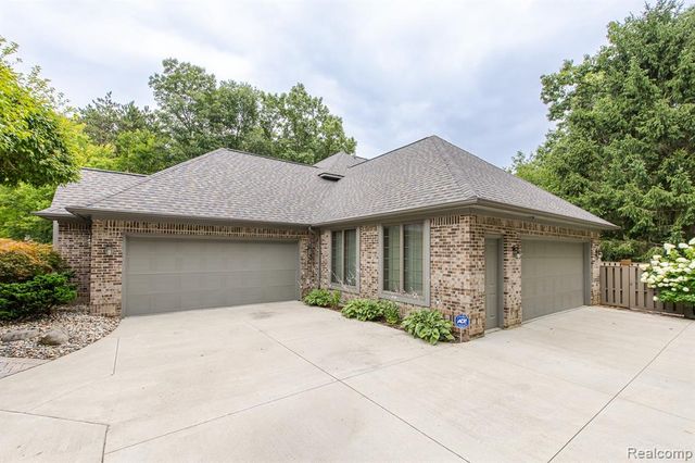 805 Maple Road, Ortonville, MI 48462