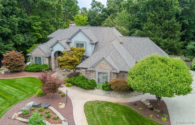 805 Maple Road, Ortonville, MI 48462