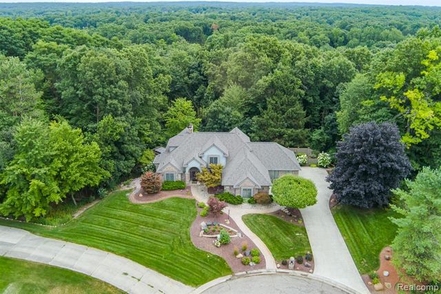 805 Maple Road, Ortonville, MI 48462