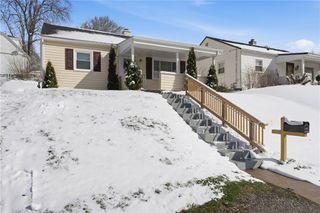 805 Colonial Ave, Monaca, PA 15061