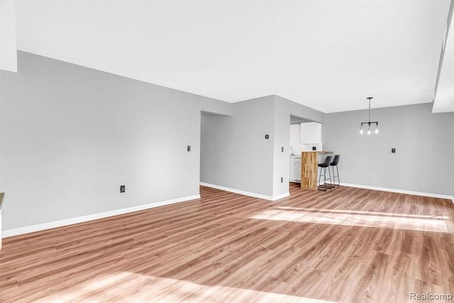 1695 Riverside Drive 8, Rochester Hills, MI 48309