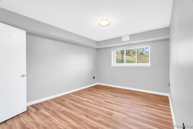 1695 Riverside Drive 8, Rochester Hills, MI 48309