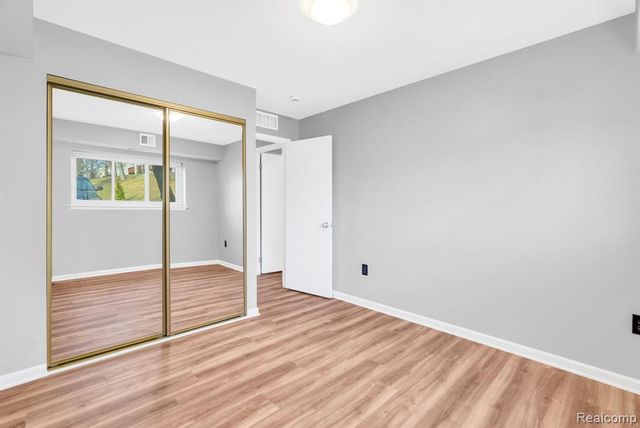 1695 Riverside Drive 8, Rochester Hills, MI 48309