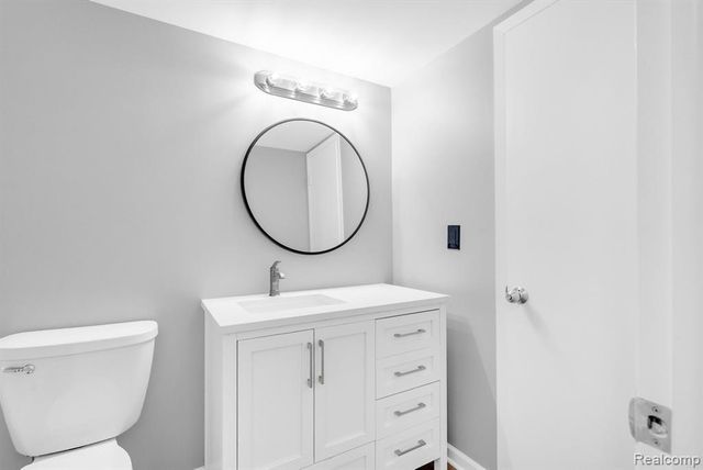 1695 Riverside Drive 8, Rochester Hills, MI 48309