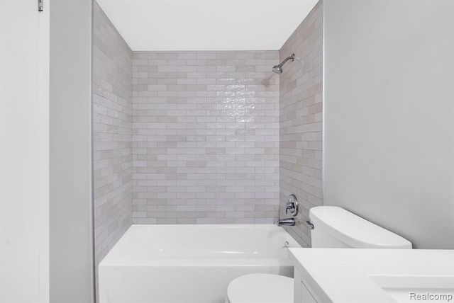 1695 Riverside Drive 8, Rochester Hills, MI 48309