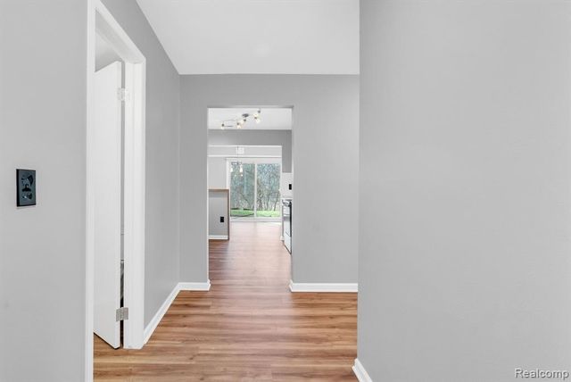 1695 Riverside Drive 8, Rochester Hills, MI 48309