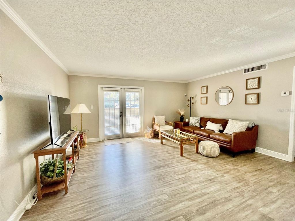 Image 3 of property listing at 305 WYMORE ROAD 101, Altamonte Springs, FL 32714