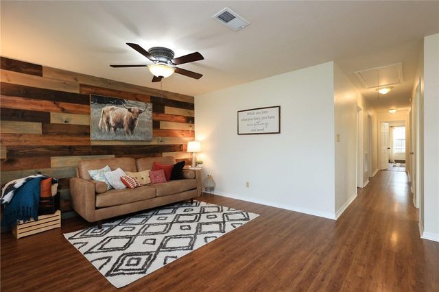 3000 Stevens Drive, Bryan, TX 77803