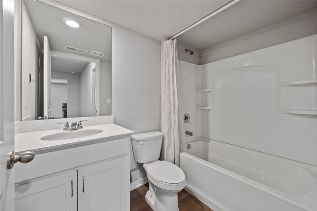 7000 Harlan Eddy Drive SW, Cedar Rapids, IA 52404