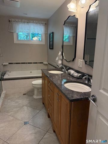 3 Woodview Drive, Brookfield, CT 06804