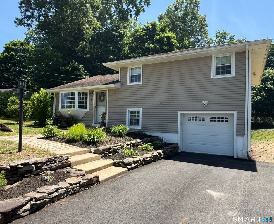 3 Woodview Drive, Brookfield, CT 06804