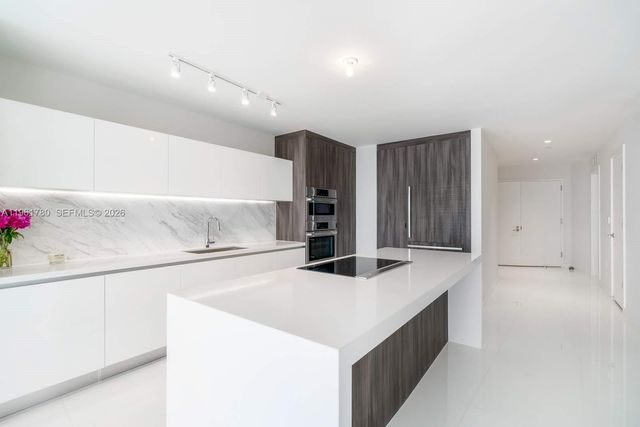 851 NE 1st Ave 3212, Miami, FL 33132