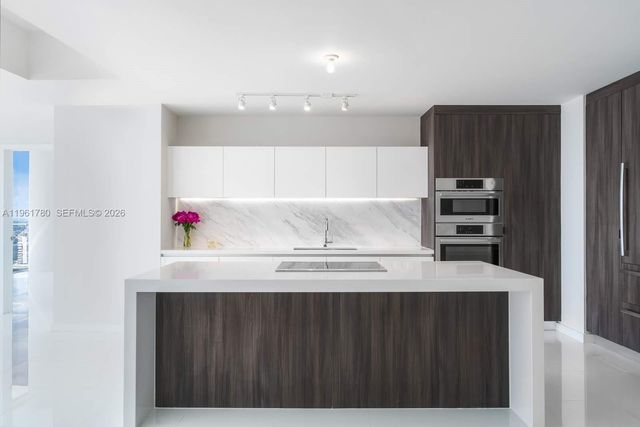 851 NE 1st Ave 3212, Miami, FL 33132