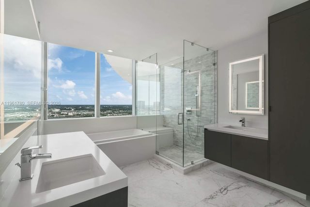 851 NE 1st Ave 3212, Miami, FL 33132