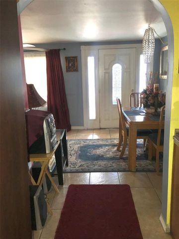 8216 N 19TH STREET, Tampa, FL 33604